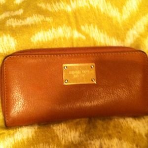 Reserved Authentic MK jet set continental wallet