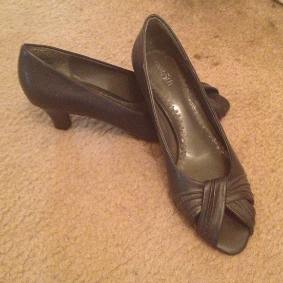 Navy mid heel size 7