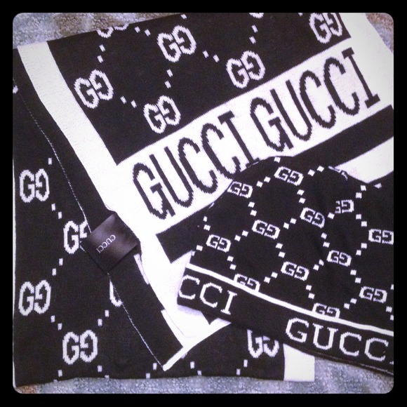 Gucci scarf with matching hat