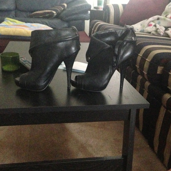 NEW PRICE 30$ fantastic shape black leather heals!
