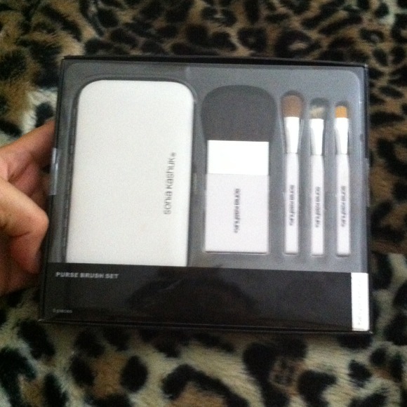 ❗️SOLD❗️❗️👇👇Sonia kashuk purse brush set