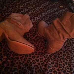 Boots size 7