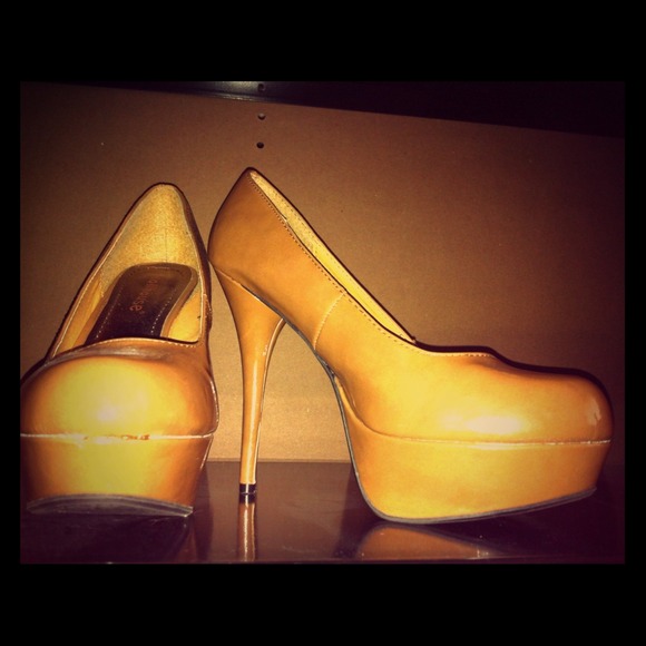 Carmel colored platform high heels(abt 4 1/2in)