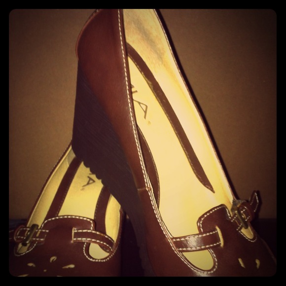 Wedge heels