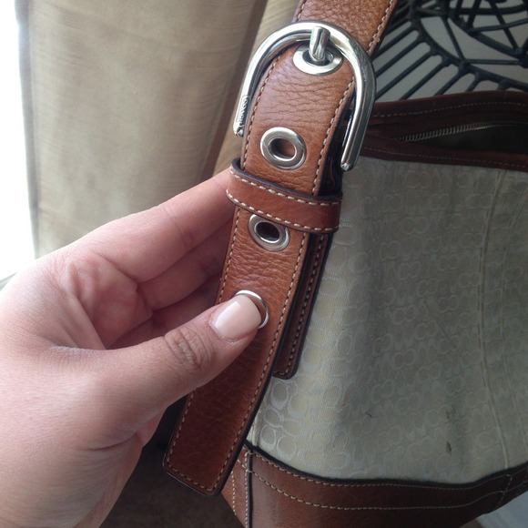 REDUCED ! FREE GIFT WITH PURCHASE - Picture 3 of 4