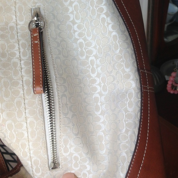 REDUCED ! FREE GIFT WITH PURCHASE - Picture 4 of 4