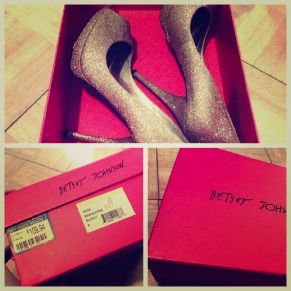 LOVE THESE! Gold, glittery and never worn