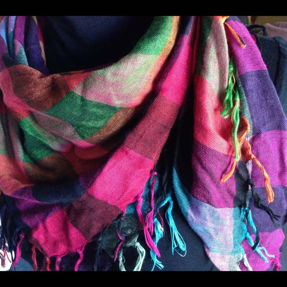 REDUCED PRICE: Fabulous Plaid Scarf - Picture 2 of 4