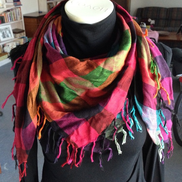 REDUCED PRICE: Fabulous Plaid Scarf - Picture 3 of 4