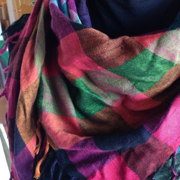 REDUCED PRICE: Fabulous Plaid Scarf - Picture 4 of 4