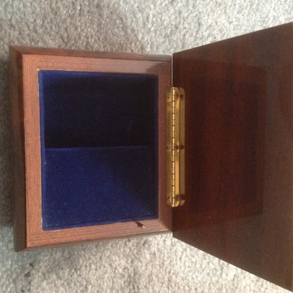 Limited Edition Music Box - Picture 2 of 4
