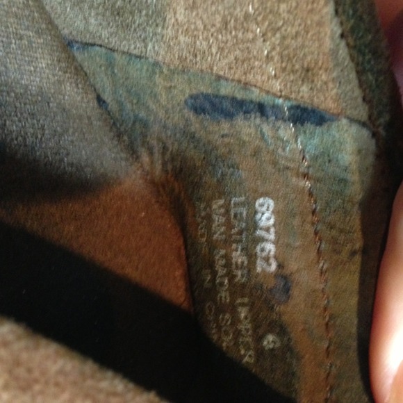 Slip on moccasins! Beaded - Picture 4 of 4