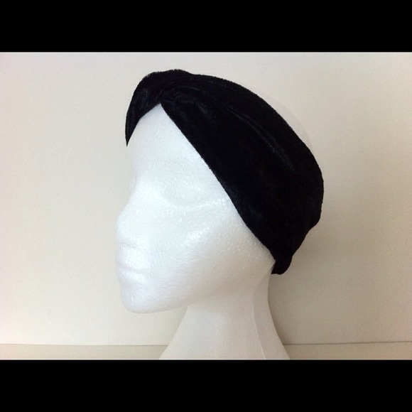 💢SOLD💢New dark navy velvet twisted