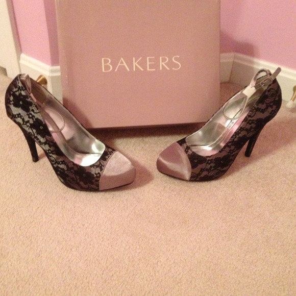 Brand new bakers brand 7 1/2 heels