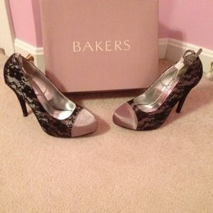 Brand new bakers brand 7 1/2 heels
