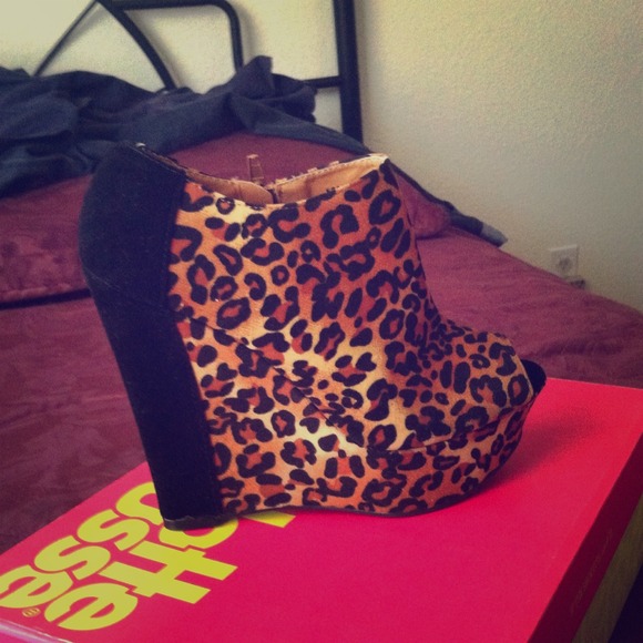 Leopard print wedges