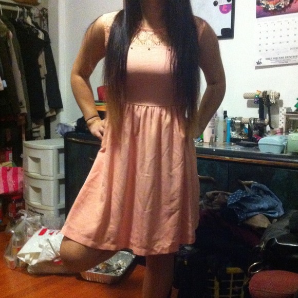 ❌SOLD❌New peach lace button up back dress - Picture 3 of 4