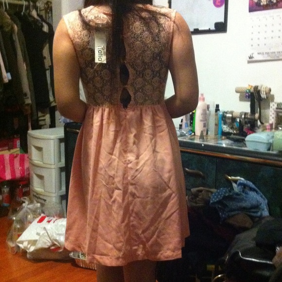 ❌SOLD❌New peach lace button up back dress - Picture 4 of 4