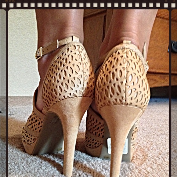 SOLD/bundled❗👠BCBGENERATION HEELS👠 7/23 - Picture 2 of 4