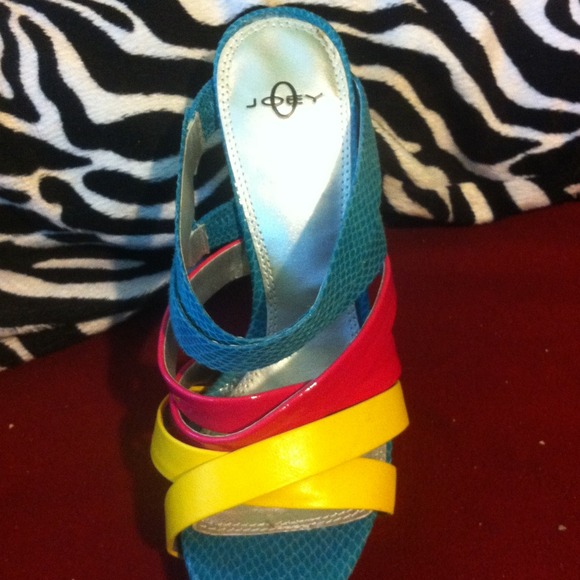 Colorful heels! - Picture 2 of 4