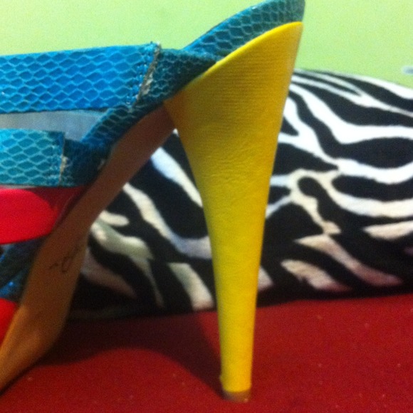 Colorful heels! - Picture 4 of 4