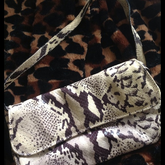 GIFTED🎁SAKS 5th AVE Snake Embossed Leather Clutch - Picture 2 of 4