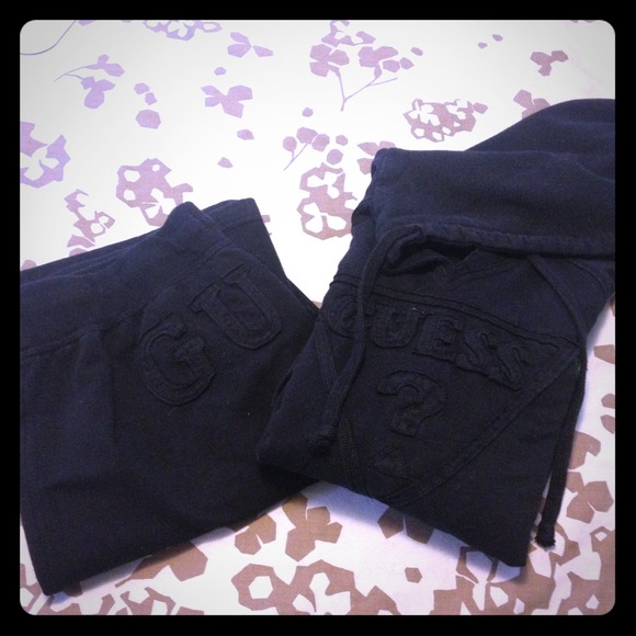 GUESS sweatshirt and sweat pants
