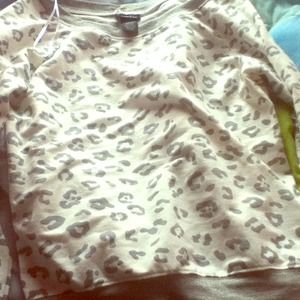 long sleeve gray and white cheeta top