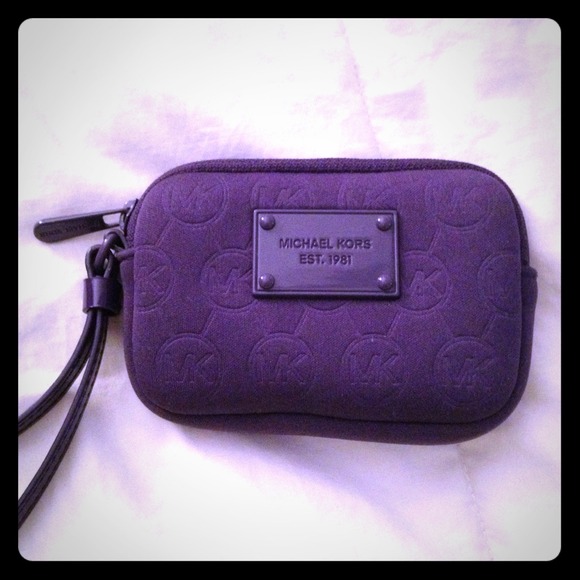 💢SOLD💢Michael Kors small wristlet/wallet