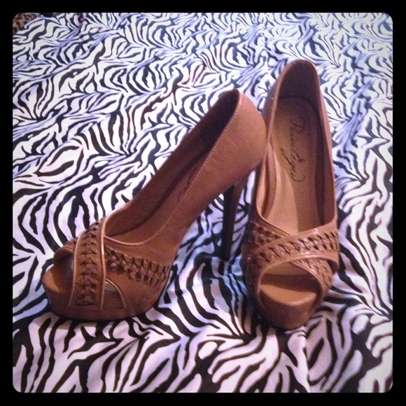 Privileged Tan heels
