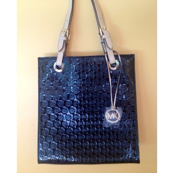 Metallic Black shoulder bag!