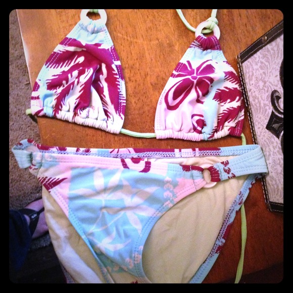 XS 2 piece by guess⭐️5 for 20⭐️⭐️