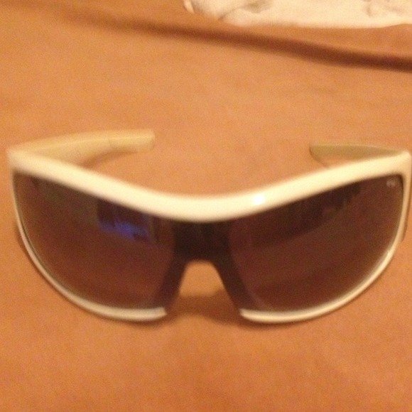 White Ed Hardy Sunglasses!!!! Very Stylish!!! - Picture 2 of 4