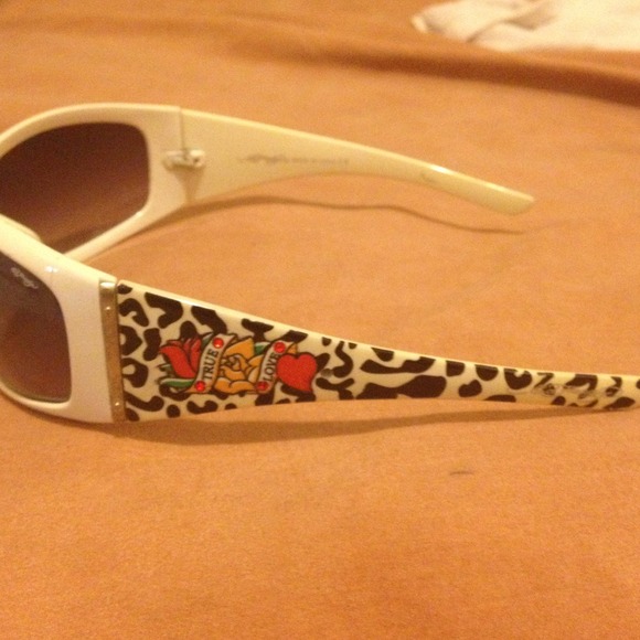 White Ed Hardy Sunglasses!!!! Very Stylish!!! - Picture 3 of 4