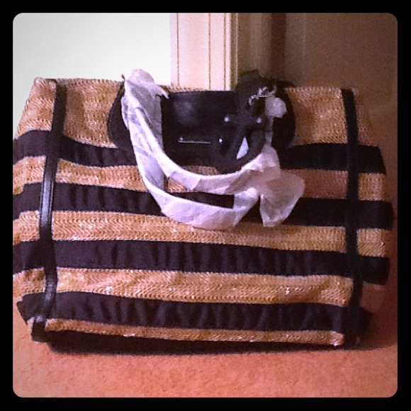 🌺BNWT🌺JUICY COUTURE GOLD AND BLACK STRIPE TOTE!!