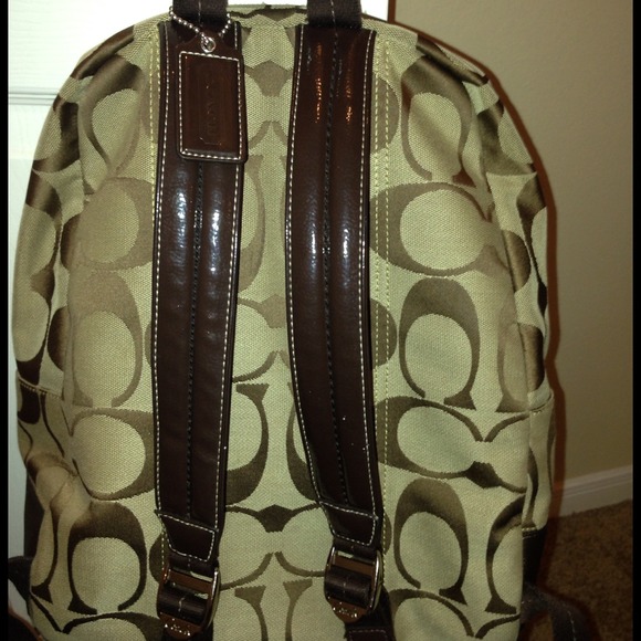 ❌❌SOLD❌❌100% Auth. Coach Signature Backpack - Picture 2 of 4
