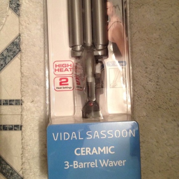 SOLD***Brand new Vidal Sassoon 3 barrel waver
