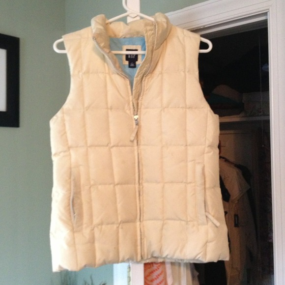 Jackets & Blazers - Gap cream puffer vest