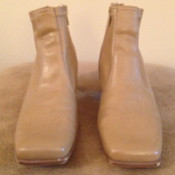 Predictions Tan Boots Size 7 Faux Leather
