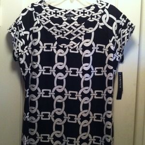 👗Lovely size 14 black w/ white chain design👗
