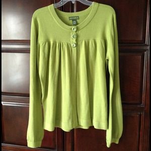 *Reserved* Three button cardigan