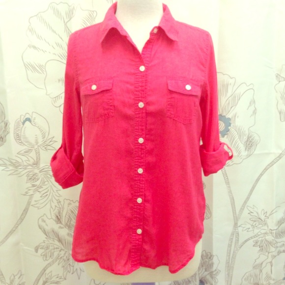 bright pink button down 👄