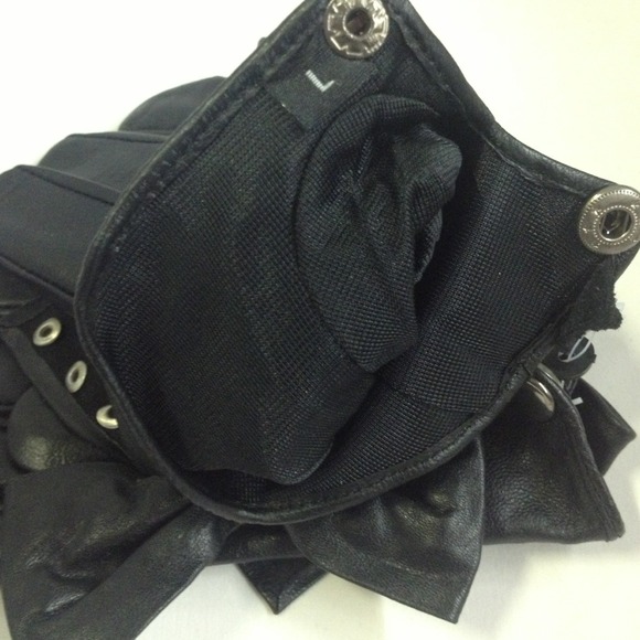 ☀️SALE☀️"Stud Me Up" Gloves. - Picture 2 of 4