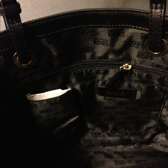 🔴SOLD🔴 Michael Kors Jet Set - Picture 2 of 4