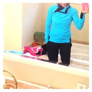 Lululemon hooded pullover in luon.