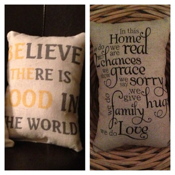 ✨RESERVED✨bundle of 2 pillows for @emonahan5000