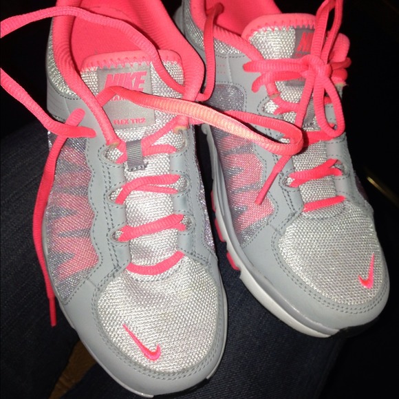 ON HOLD FOR karion_01 Nike Sneakers  Size 7