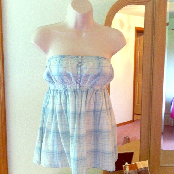 Adorable strapless top!