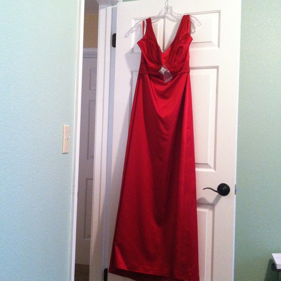 Elegant satin dress - Picture 3 of 3