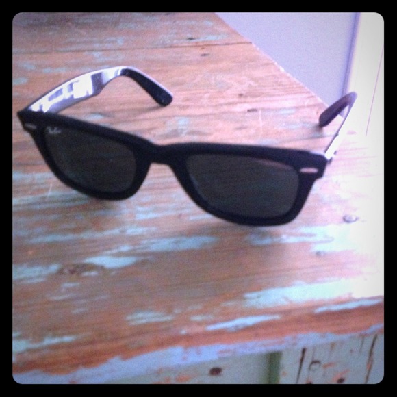 Authentic like new Ray Ban Wayfarers
